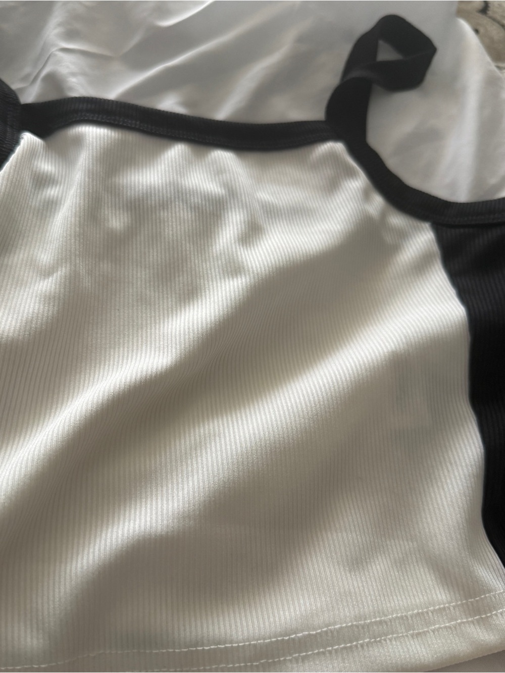 Trendy crop tank tops , all Xs in guc  , see photos  set of 3 - Picture 4 of 8